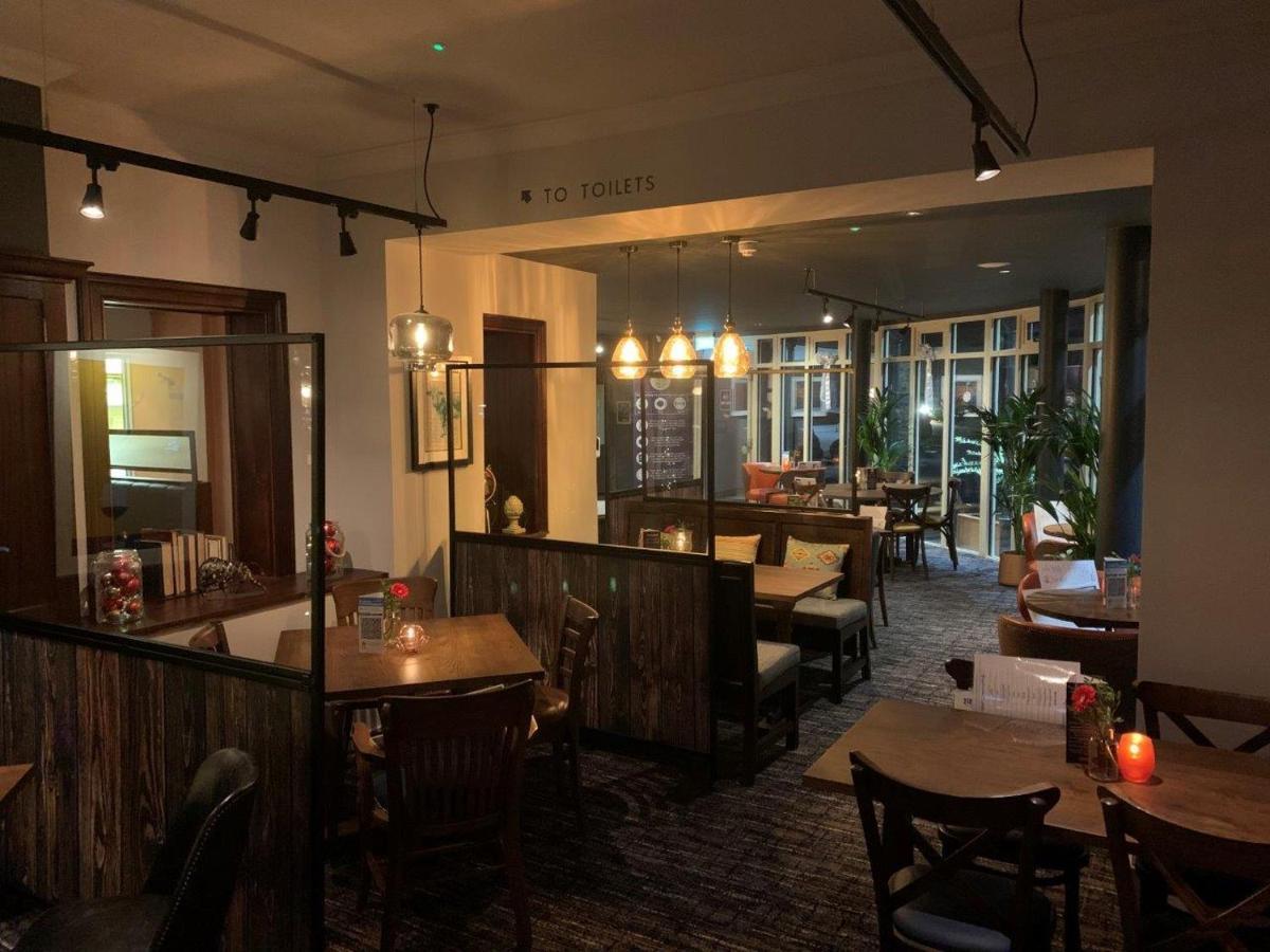 Harper'S Steakhouse With Rooms, هزلمر المظهر الخارجي الصورة