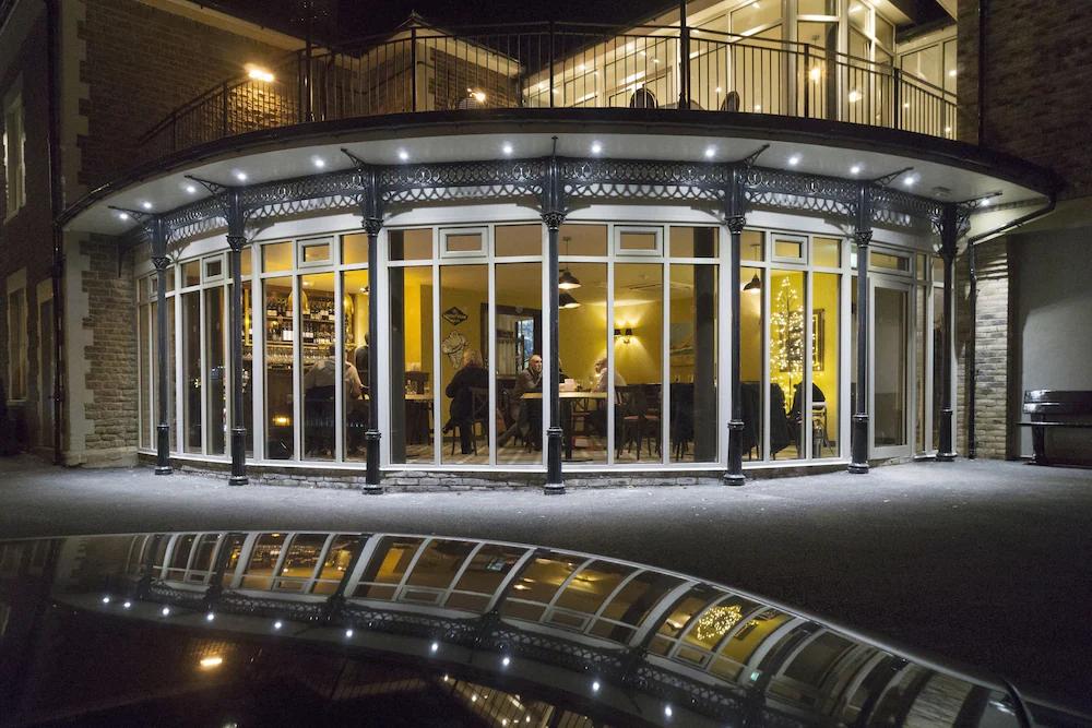 Harper'S Steakhouse With Rooms, هزلمر المظهر الخارجي الصورة