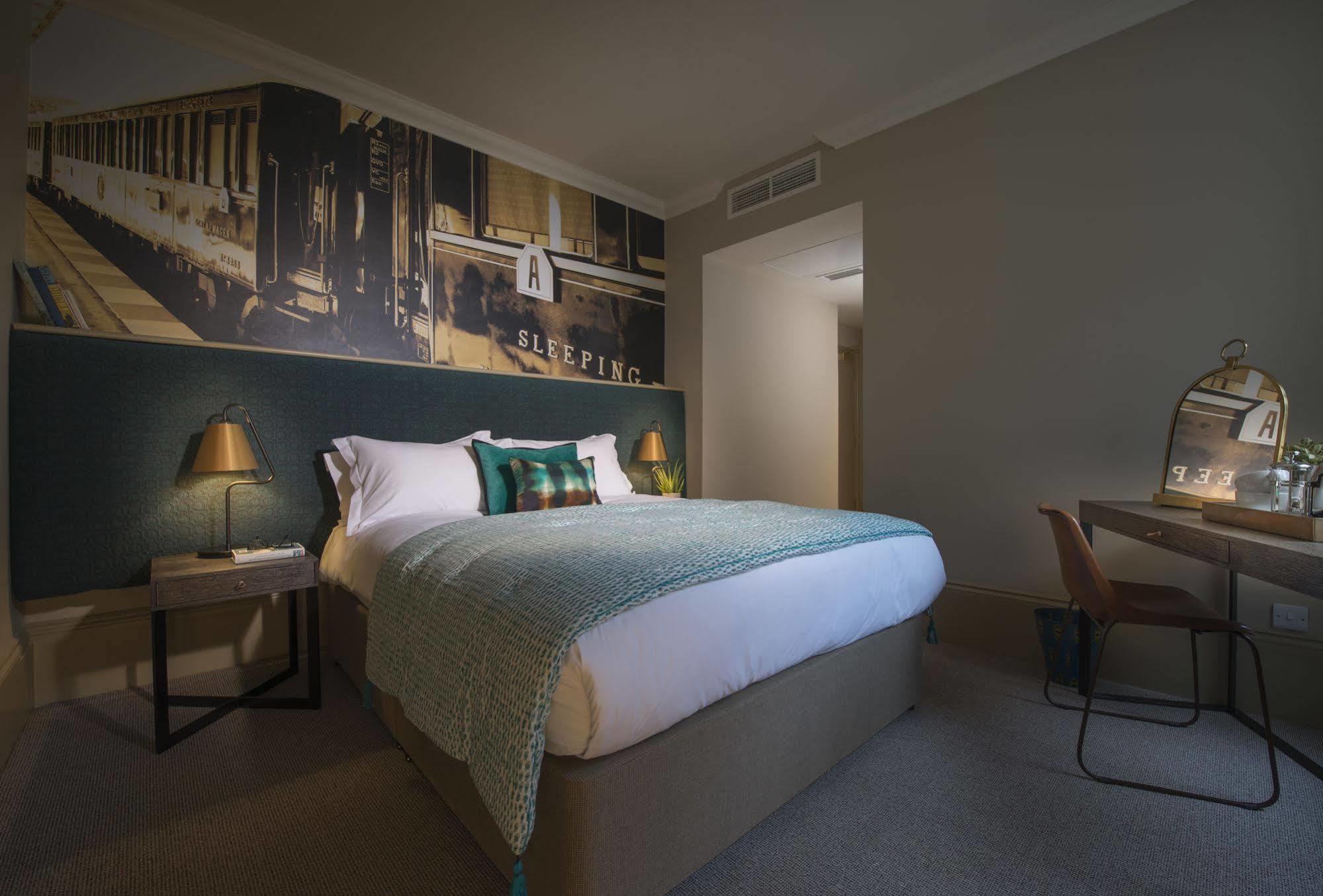 Harper'S Steakhouse With Rooms, هزلمر المظهر الخارجي الصورة